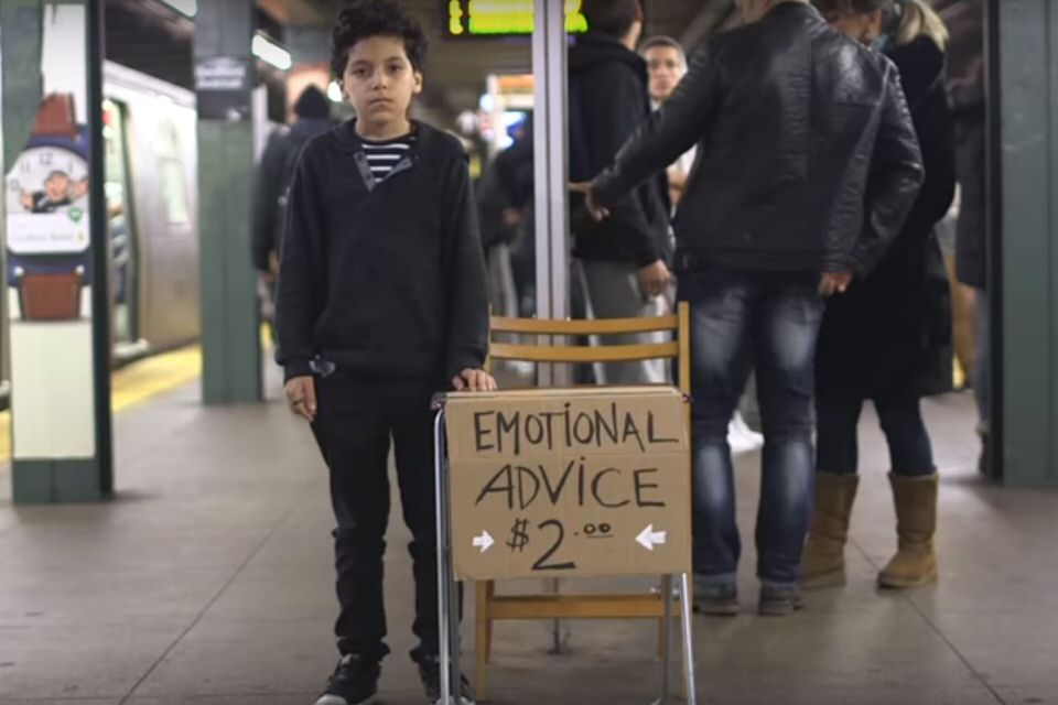 The Emotional Advice Kid: il bambino che offre consulenze emotive [VIDEO]