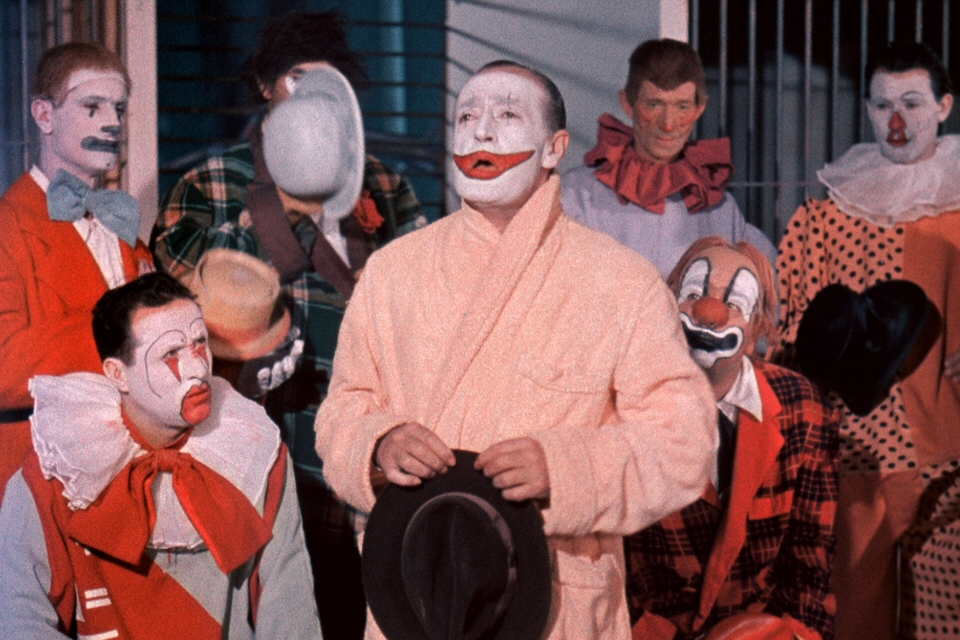 'A livella di Totò: il genio del principe della risata in una poesia