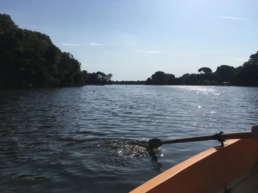 La magia di una notte al lago