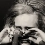 Adele e l'ultimo singolo Hello: l'ironia del web e i commenti memorabili