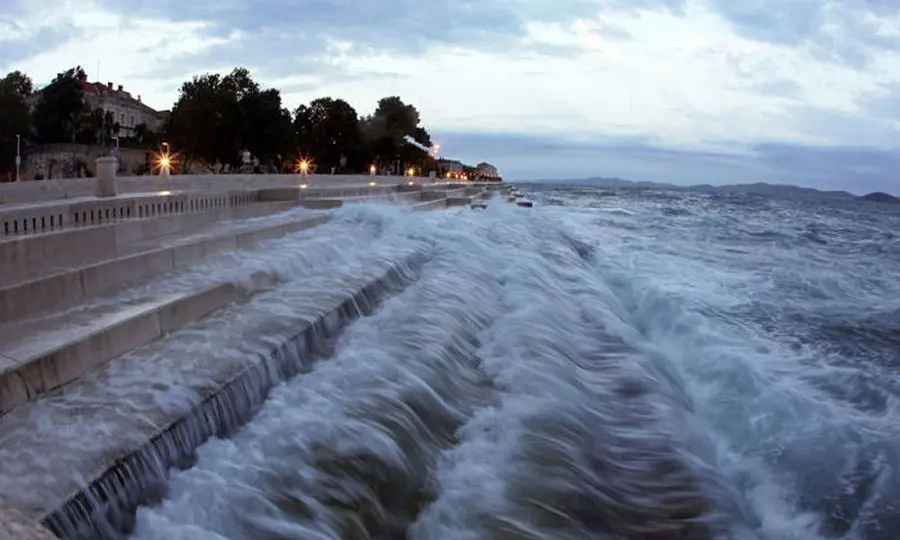 La magia di Zara, dove il mare suona grazie ad un organo marino - Video