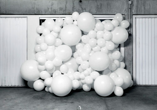 La felicità è un palloncino bianco