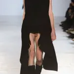 Rick Owens Parigi AW 2015 mostra il pene. Vive le nuditè.