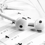 Canzoni tormentone estate: musica e memoria