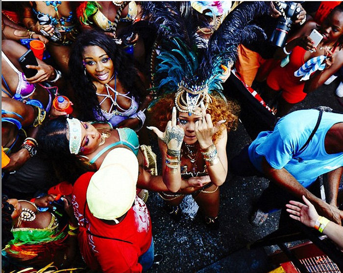 Rihanna look hot alle Barbados